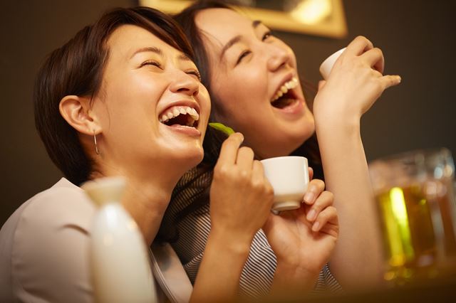 新年会の余興はもう決めた？ 恥ずかしがり屋でもできるネタはこの2つ！